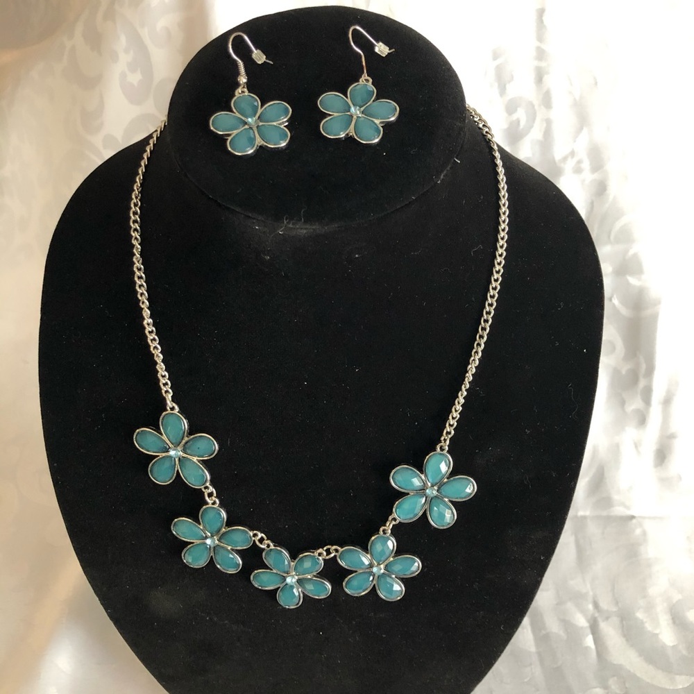 Flower Jade Necklace & Earrings Set